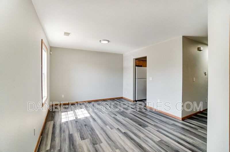 1119 N Byrne Rd - Photo 4 of 39