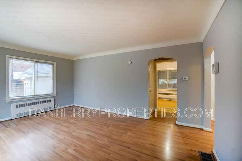 915 Independence Rd - Photo 3 of 31