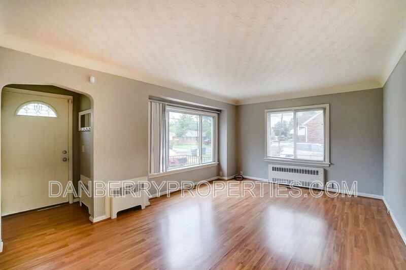 915 Independence Rd - Photo 4 of 31