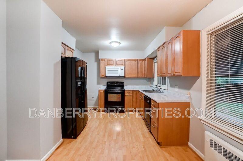 915 Independence Rd - Photo 7 of 31