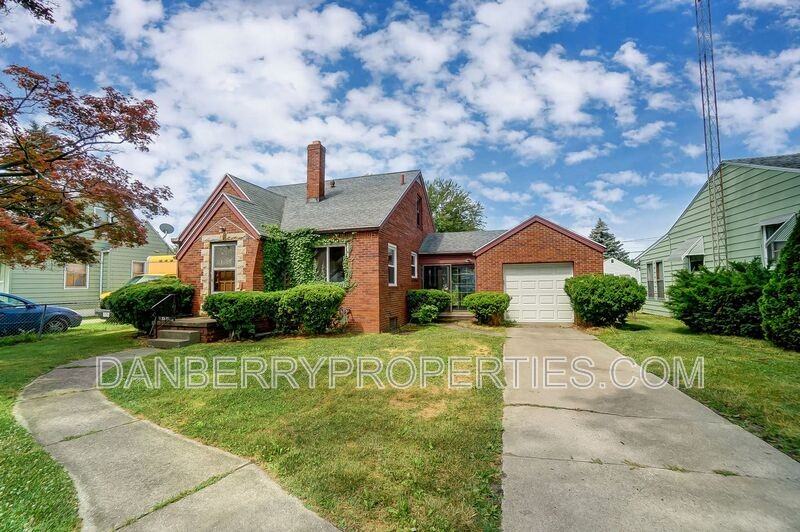 347 Darrow Ave - Photo 2 of 44