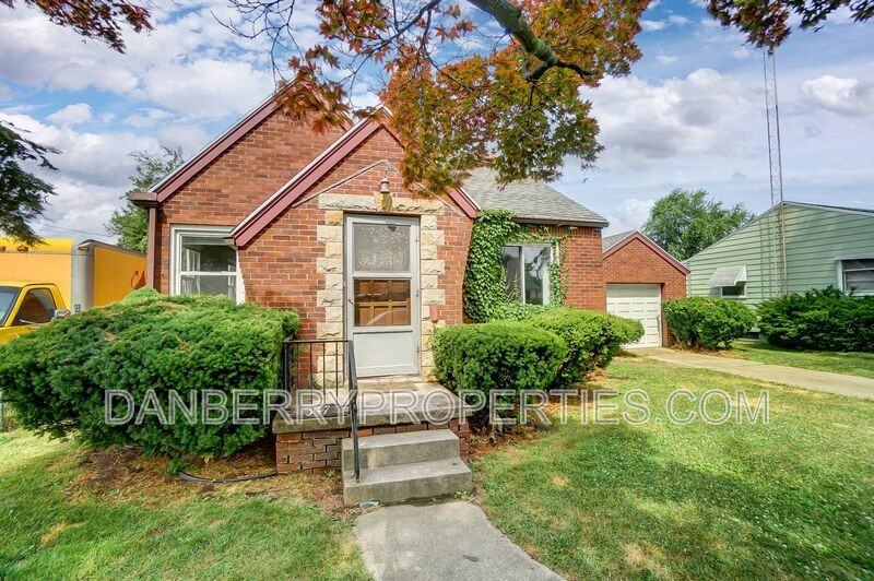 347 Darrow Ave - Photo 3 of 44