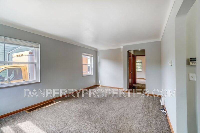 347 Darrow Ave - Photo 7 of 44