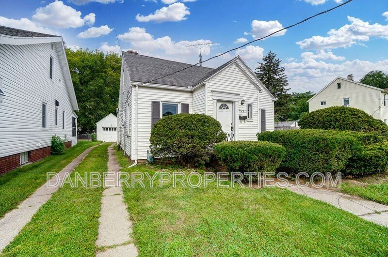 919 Brookley Blvd - Photo 3 of 40