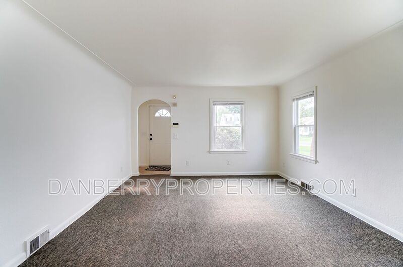 919 Brookley Blvd - Photo 4 of 40