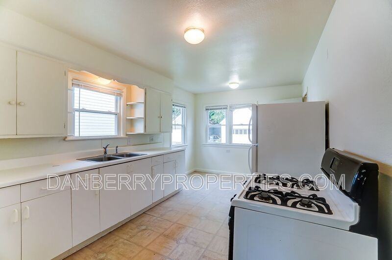 919 Brookley Blvd - Photo 7 of 40