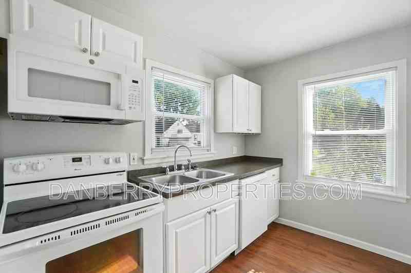 1126 Searles Rd - Photo 7 of 41