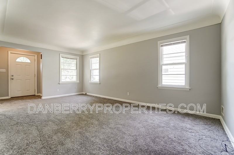 818 Brookley Blvd - Photo 6 of 38