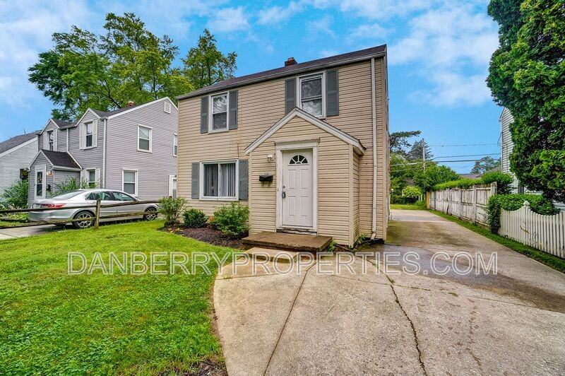 1017 Searles Rd - Photo 2 of 36