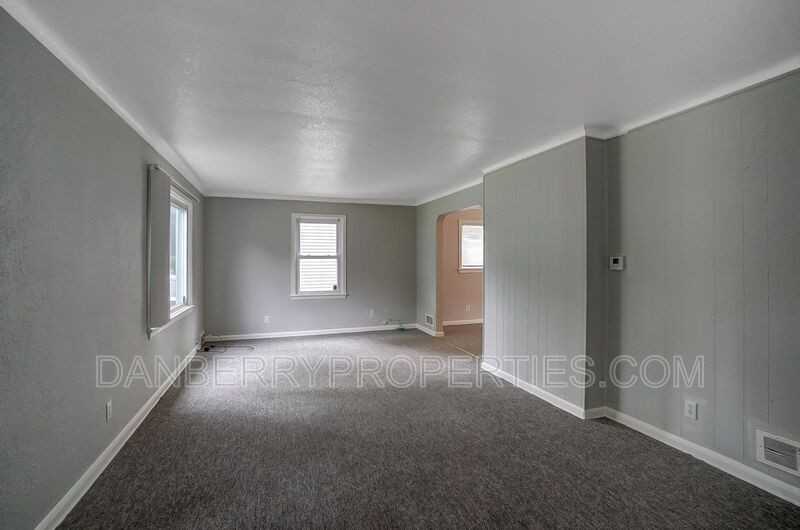 1017 Searles Rd - Photo 6 of 36