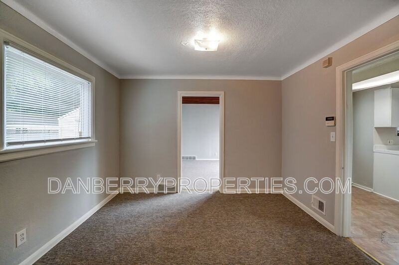 1017 Searles Rd - Photo 7 of 36