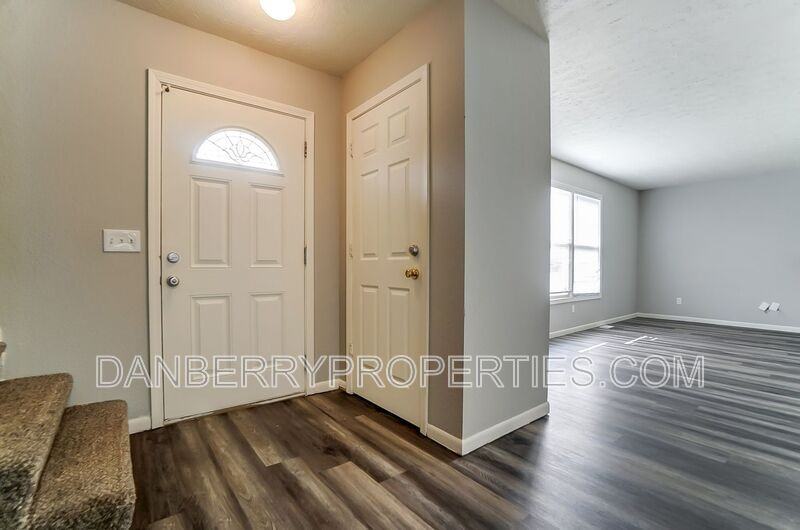 1103 Searles Rd - Photo 5 of 42