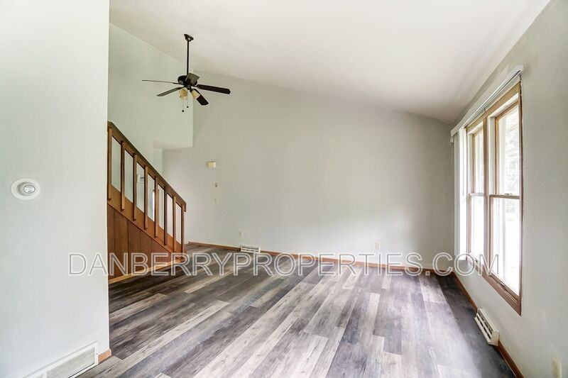 3164 Kylemore Rd - Photo 6 of 32