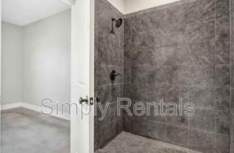 703 Maple St #1 - Photo 6 of 6