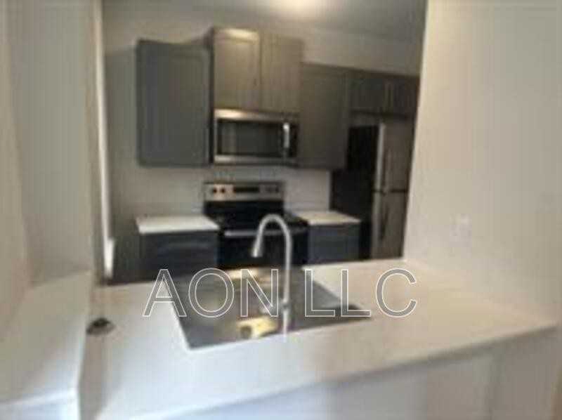 922 N 2nd St #2 - Photo 2 of 9