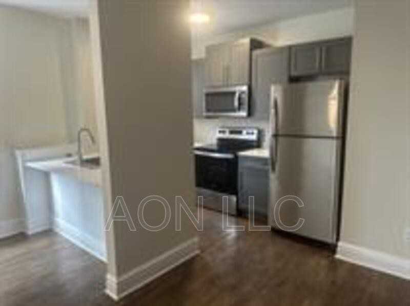 922 N 2nd St #2 - Photo 3 of 9