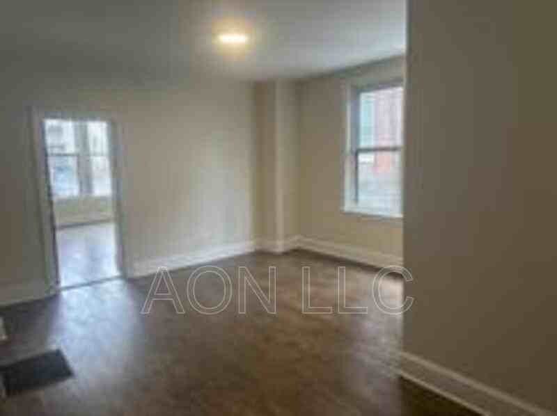 922 N 2nd St #2 - Photo 4 of 9