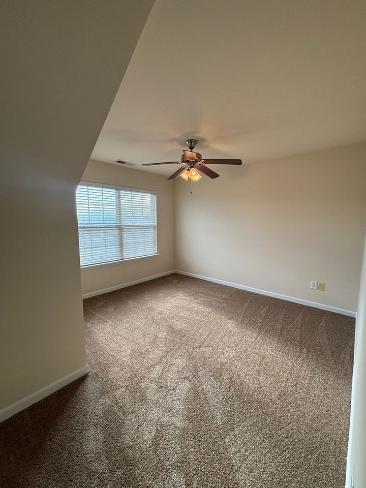 9807 Glanworth Ct - Photo 3 of 46