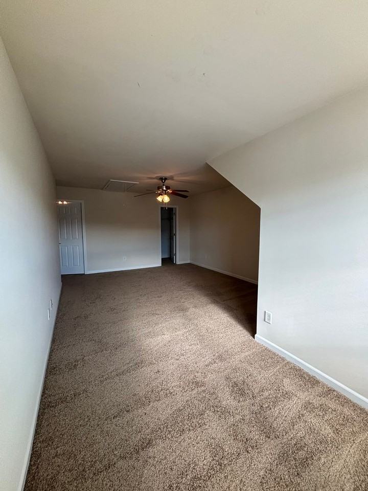 9807 Glanworth Ct - Photo 6 of 46