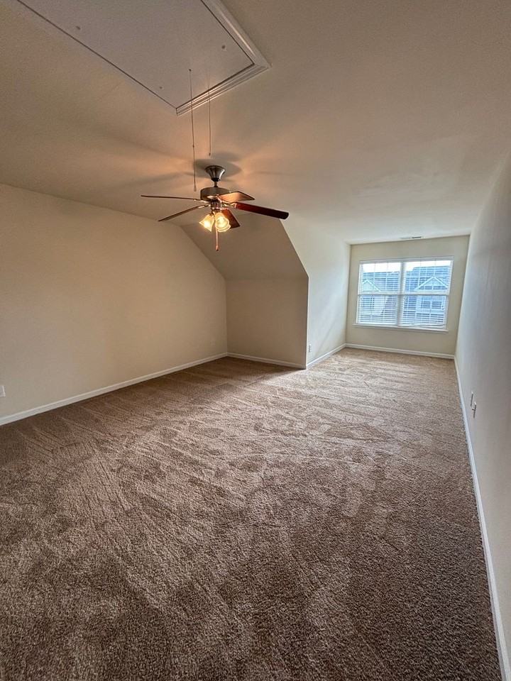 9807 Glanworth Ct - Photo 7 of 46