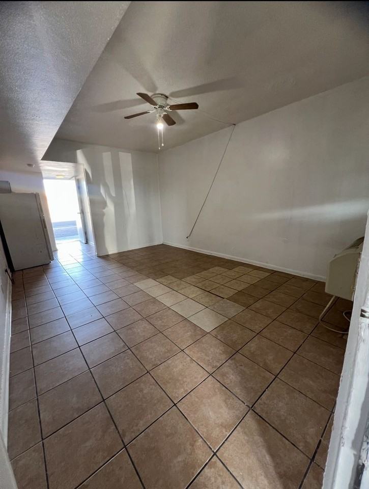 Gray Street Square - Photo 4 of 16