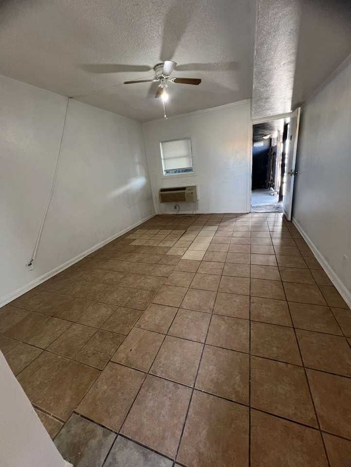 Gray Street Square - Photo 6 of 16