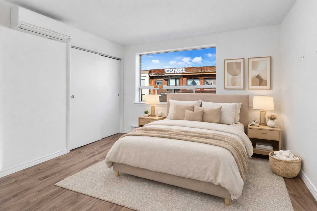 821 Bloor St W - Photo 4 of 11