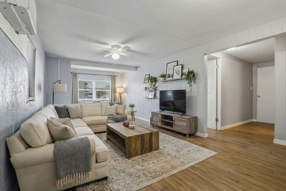 1105 S Prospect Ave - Photo 2 of 14