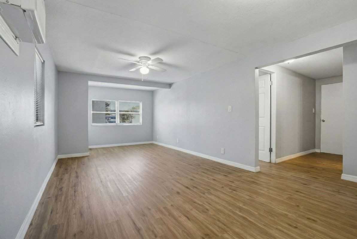 1105 S Prospect Ave - Photo 3 of 14