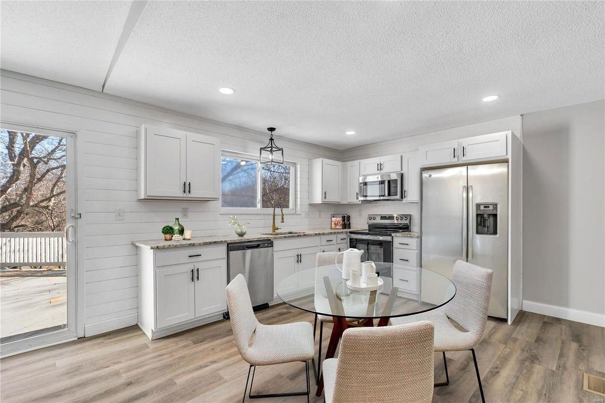 11203 Sherwood Oak Ct - Photo 3 of 12