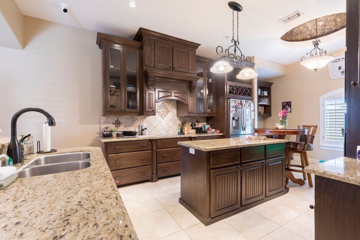 2020 Queens Ave - Photo 4 of 15