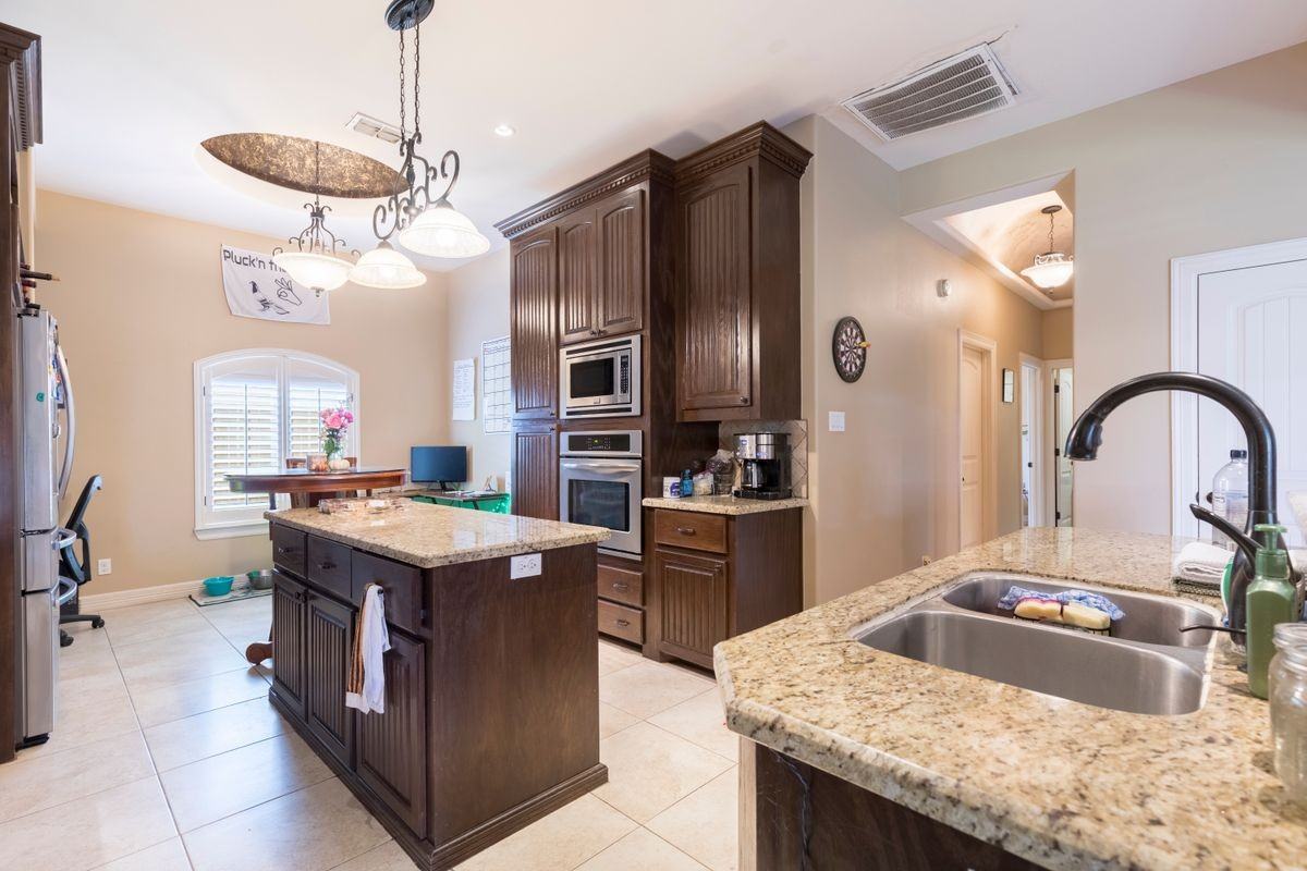 2020 Queens Ave - Photo 5 of 15