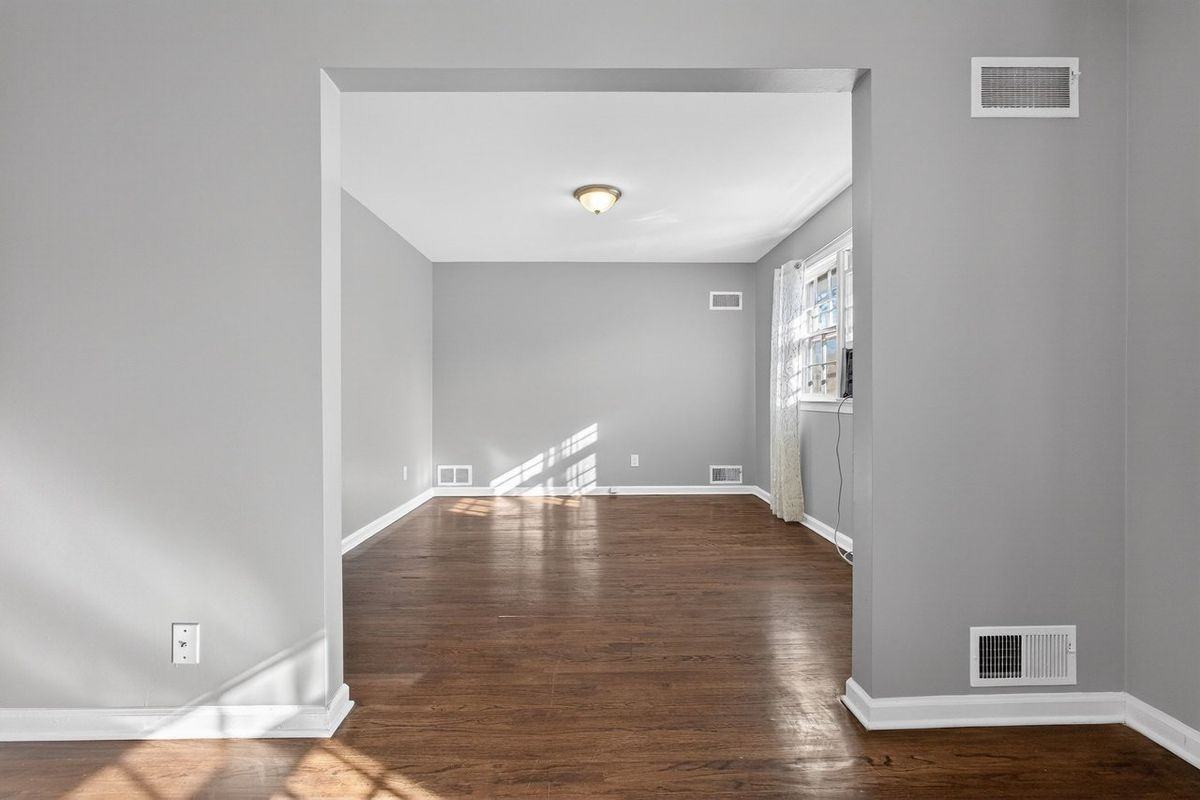 17 Union Ave - Photo 4 of 23