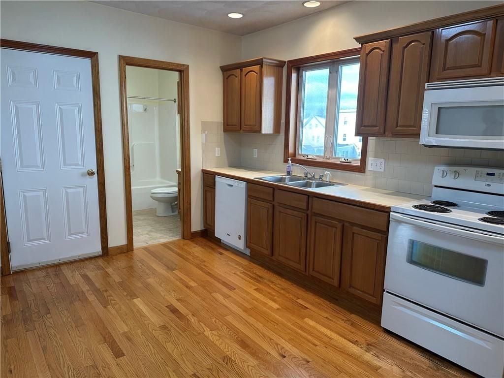 471 Wood St - Photo 3 of 13