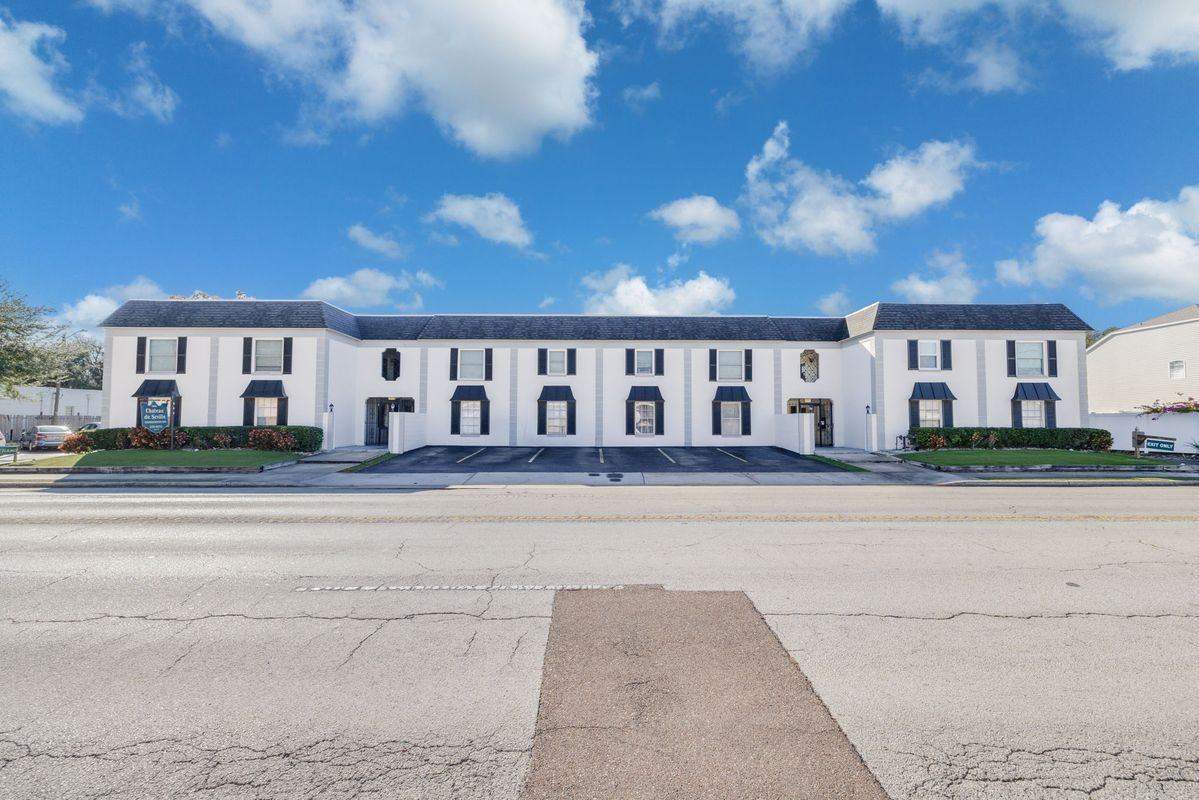 2808 W Azeele St ##117 - Photo 2 of 15