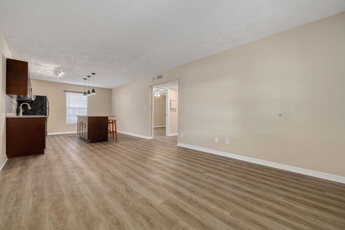 2808 W Azeele St ##117 - Photo 3 of 15