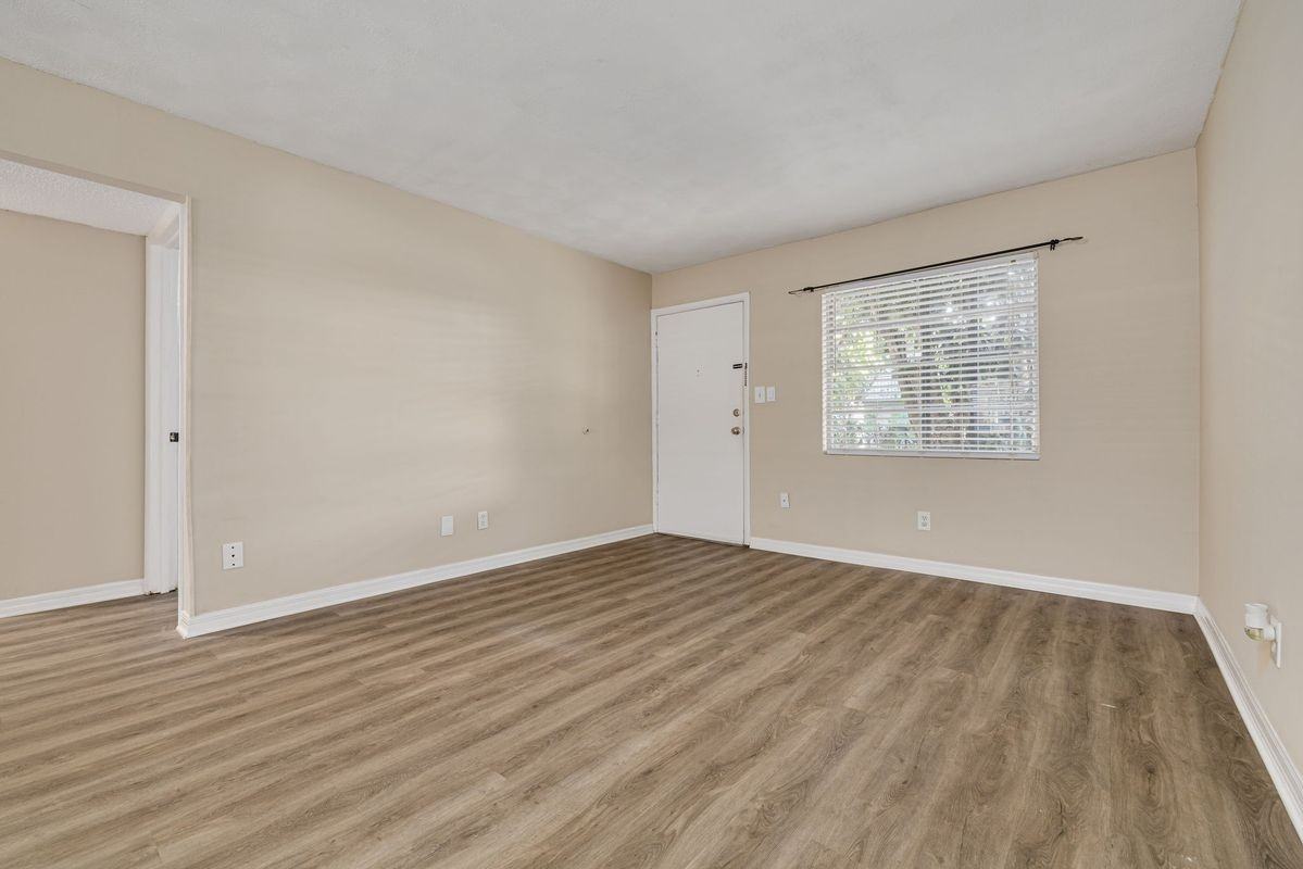 2808 W Azeele St ##117 - Photo 5 of 15