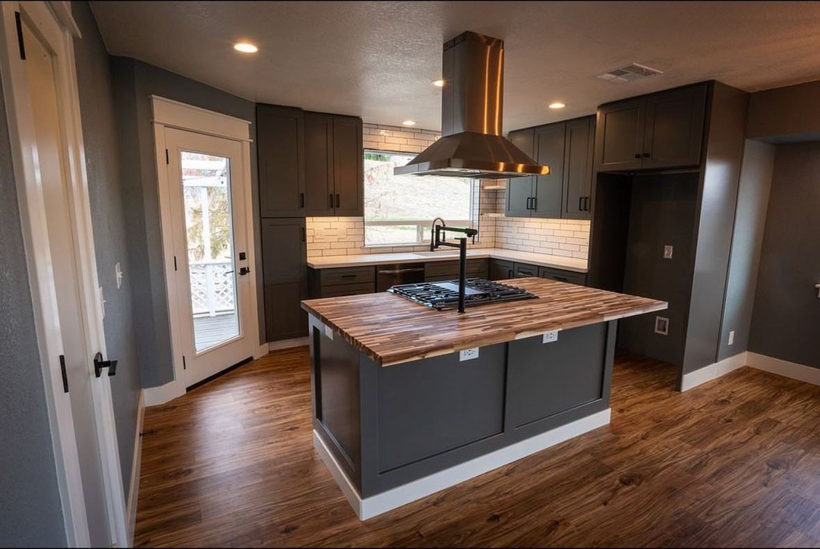 20825 Crest Dr - Photo 2 of 18