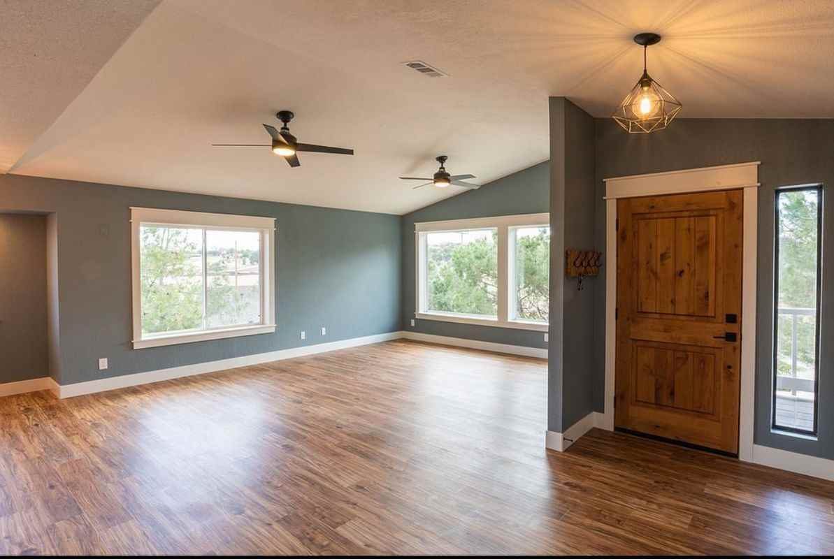 20825 Crest Dr - Photo 4 of 18