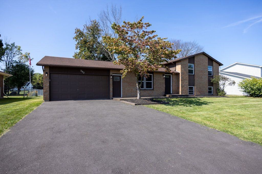 202 Spring Tree Ln - Photo 2 of 37