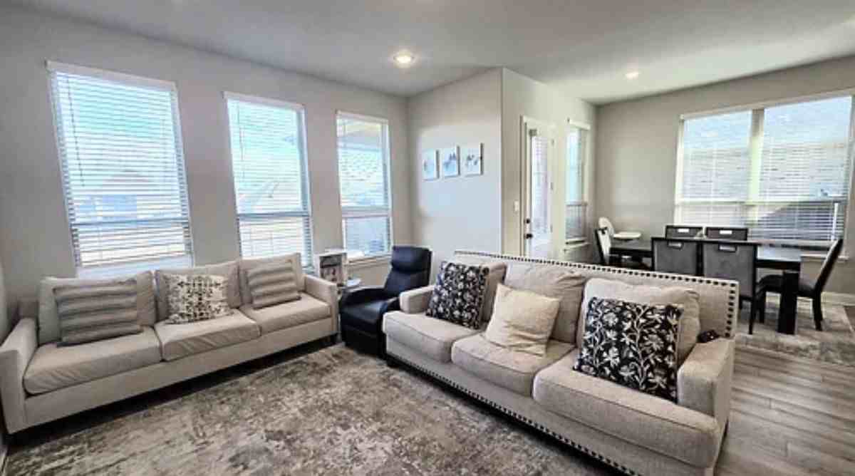 2719 Lazy Pine Ln - Photo 2 of 16