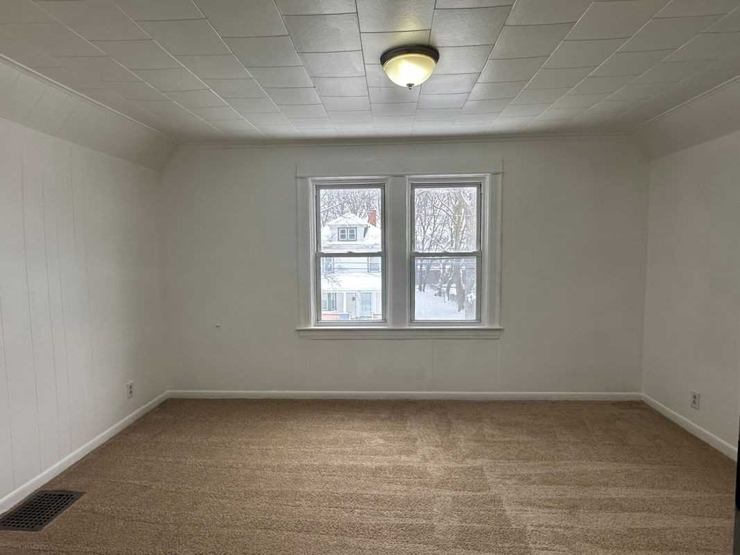 557 Glide St - Photo 5 of 12