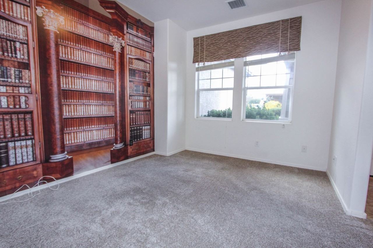 650 N Robles St - Photo 2 of 15