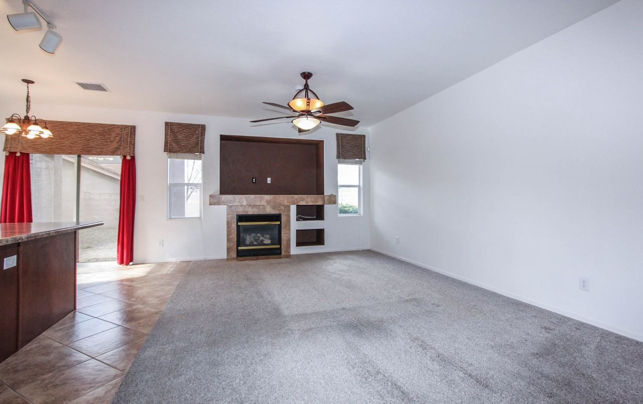 650 N Robles St - Photo 5 of 15