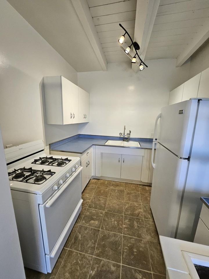 Holiday Manor - Photo 6 of 50