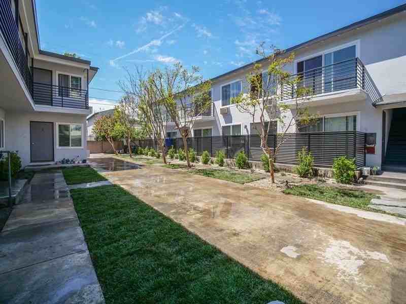 11424-11428 Killion St - Photo 2 of 50