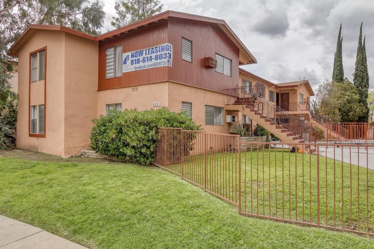 Park Plaza - Photo 3 of 50