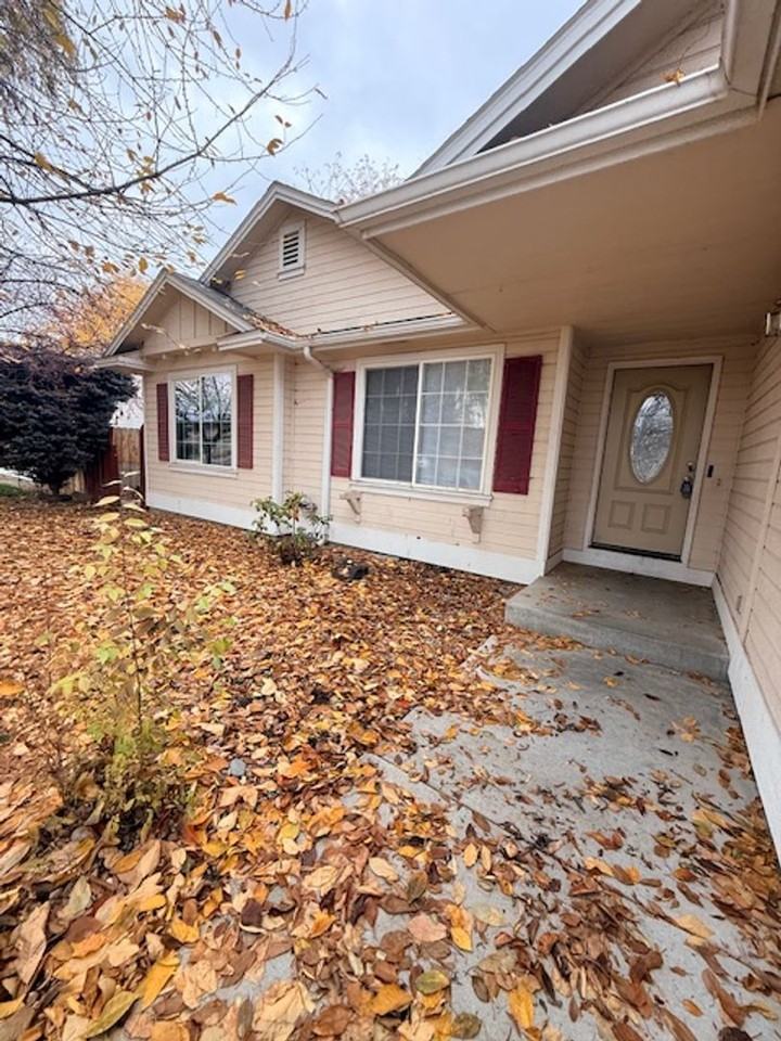 1241 N Cathy Ave - Photo 4 of 17