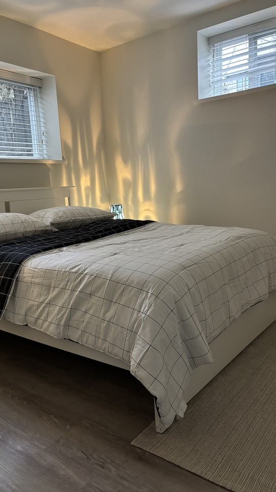 1093 Adderley St - Photo 5 of 10