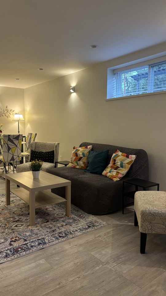 1093 Adderley St - Photo 2 of 10